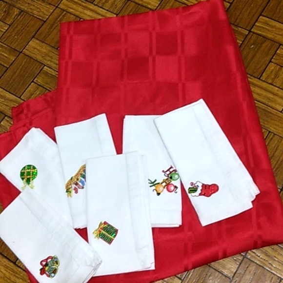 Christmas tablecloth and 6 napkins - Picture 1 of 10